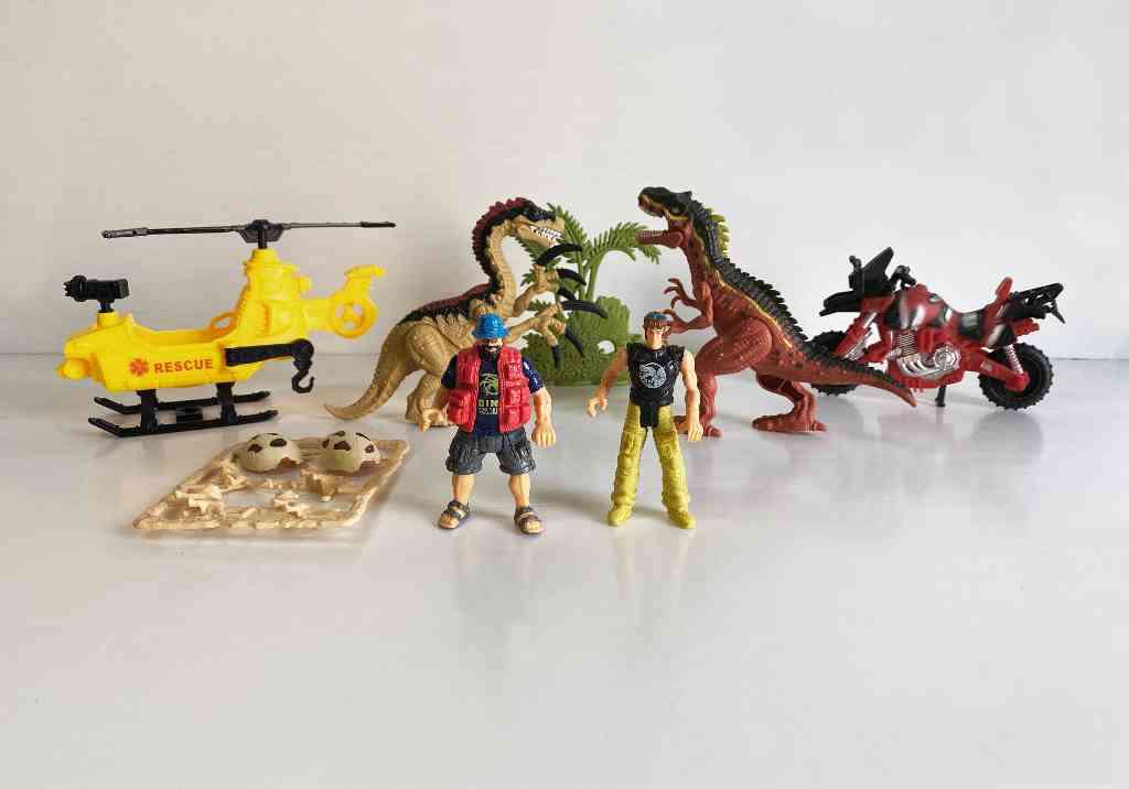 SET DE FIGURA CON DINOSAURIO Y ACCESORIO